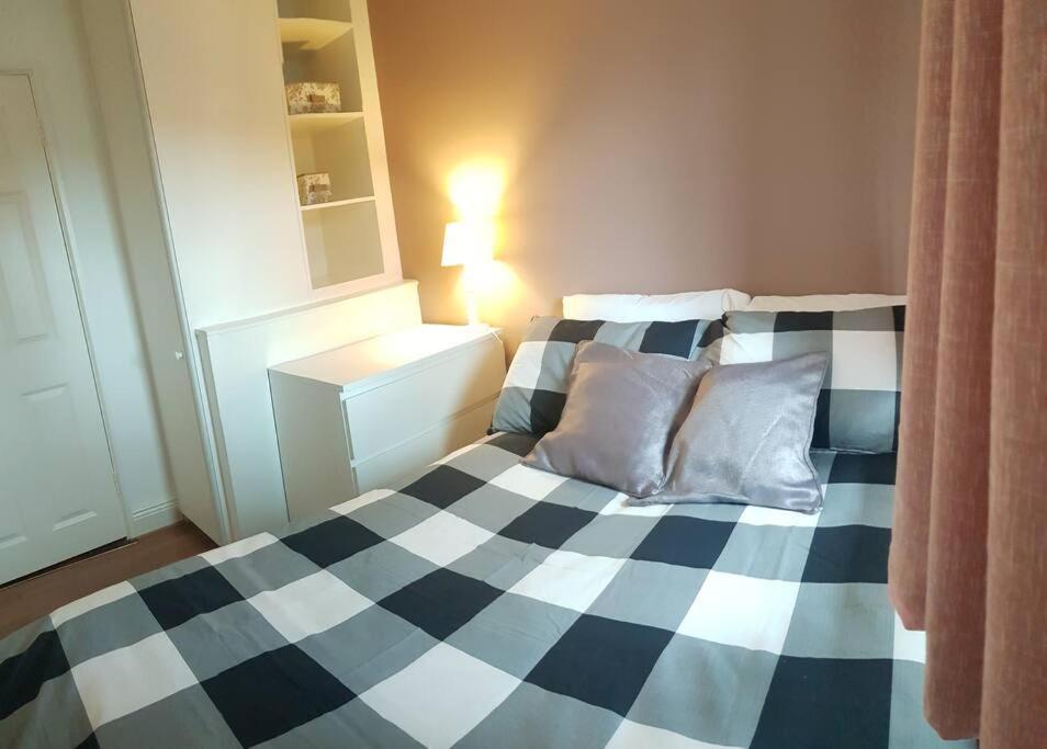 3 Bedroom 3 Bathroom House, Dublin Lucan Exterior foto